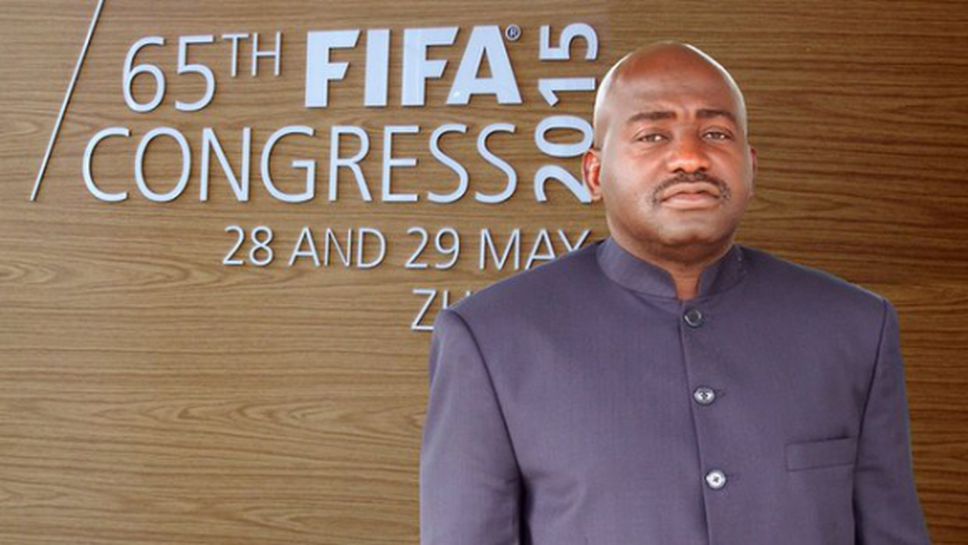 Президентът на Футболната федерация на Либерия влезе  в битката за върха във ФИФА