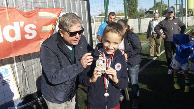 Децата на Любо Пенев и Божинов блестят на футболен турнир