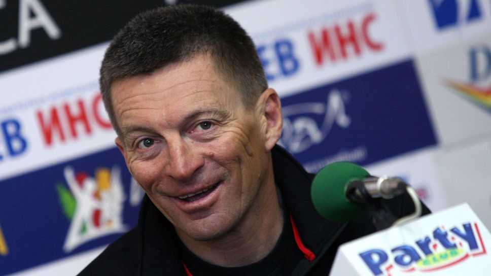 Бащата и дългогодишен треньор на Александра Жекова – Виктор Жеков