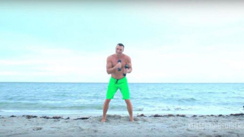 Тренировка на Владимир Кличко на плажа във Флорида (видео)