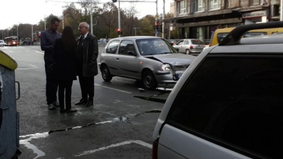 Бивша звезда на Левски замесен в пътен инцидент (снимки)