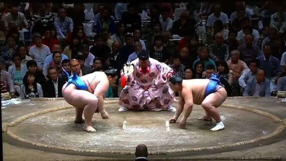 Аоияма допусна осма загуба във Фукуока