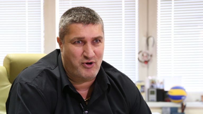 Любо Ганев: Владо Николов показа как се берат плодове от едно цъфнало дърво