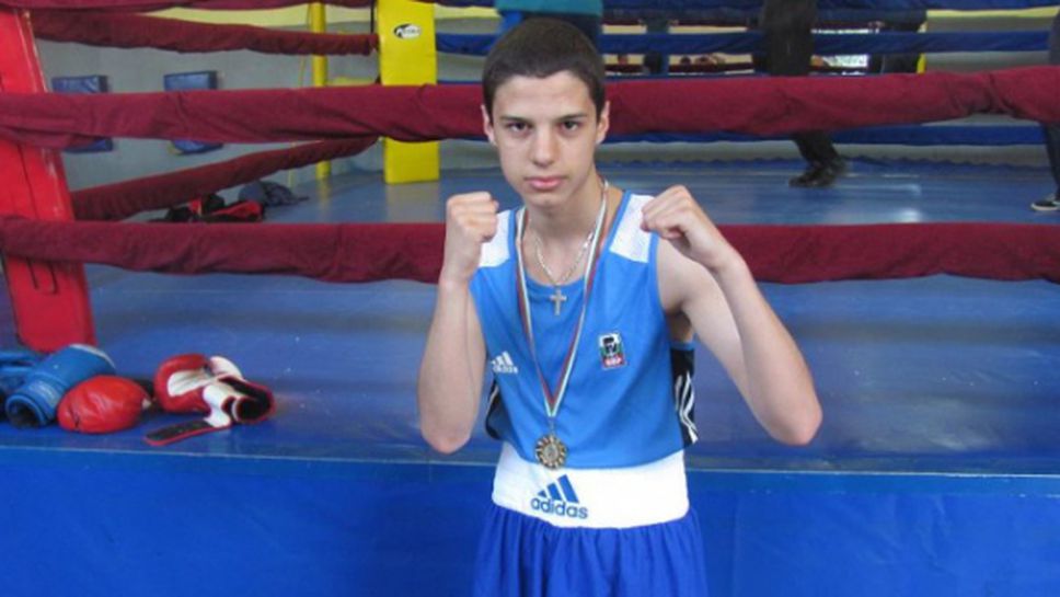 Фаворитите стартираха с победи в първия кръг на Държавното лично отборно първенство по бокс