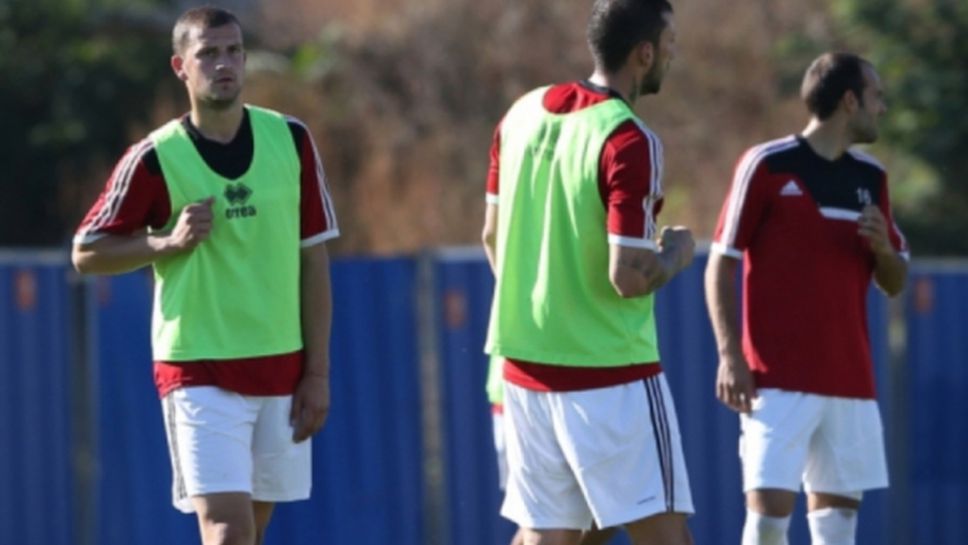 Двама основни футболисти на Банско се готвят на облекчен режим