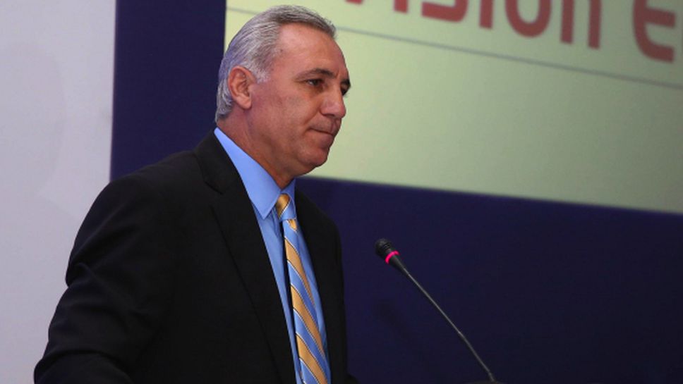 Футболната федерация на Салвадор праща Стоичков на съд