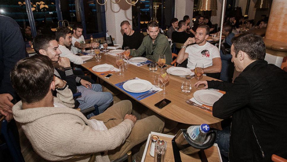 Тудор сплотява колектива в ПАОК, заведе Бербатов и ко. на вечеря