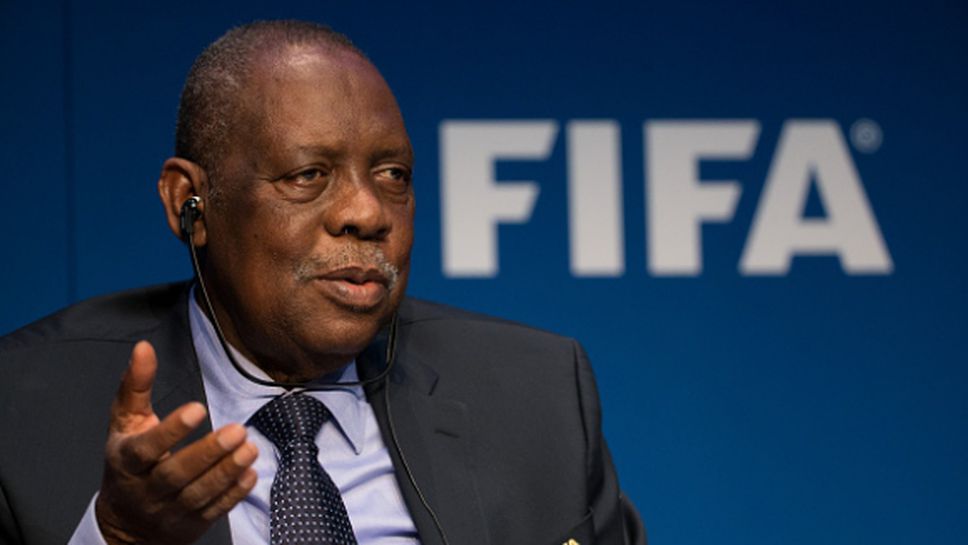 Временният президент на ФИФА Иса Хаяту отрече, че е корумпиран