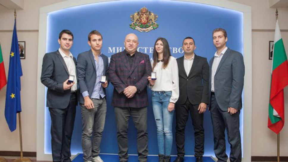 Министър Кралев награди медалистите от европейското по таекуондо WTF