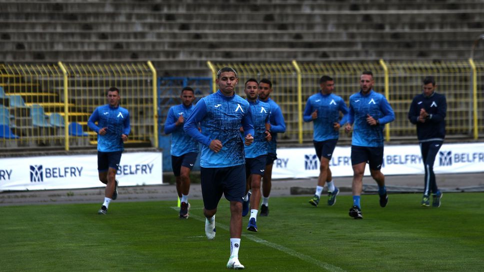 В Левски взеха по една заплата