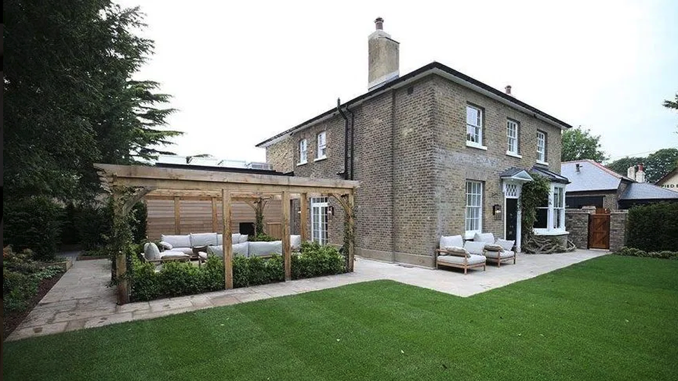 Англия - нова база