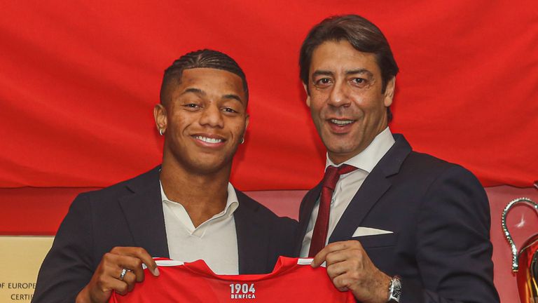  Давид Нерес оформи прехвърлянето си в Бенфика 