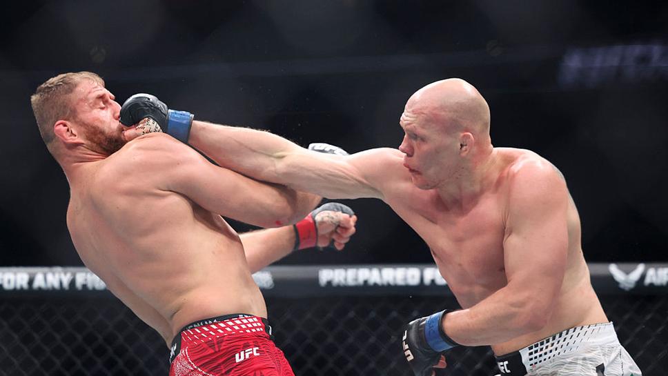 Реваншът между Ян Блахович и Богдан Гусков е пренасрочен за UFC Белград