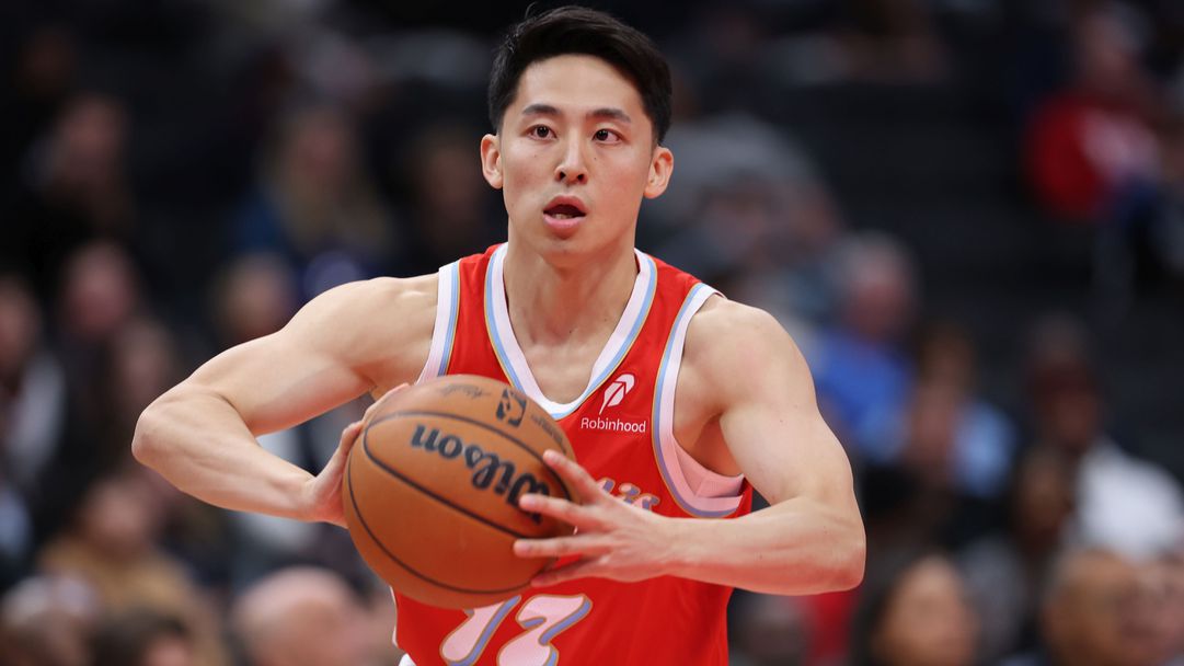 Чикаго Булс подписва с най-ниския играч в НБА