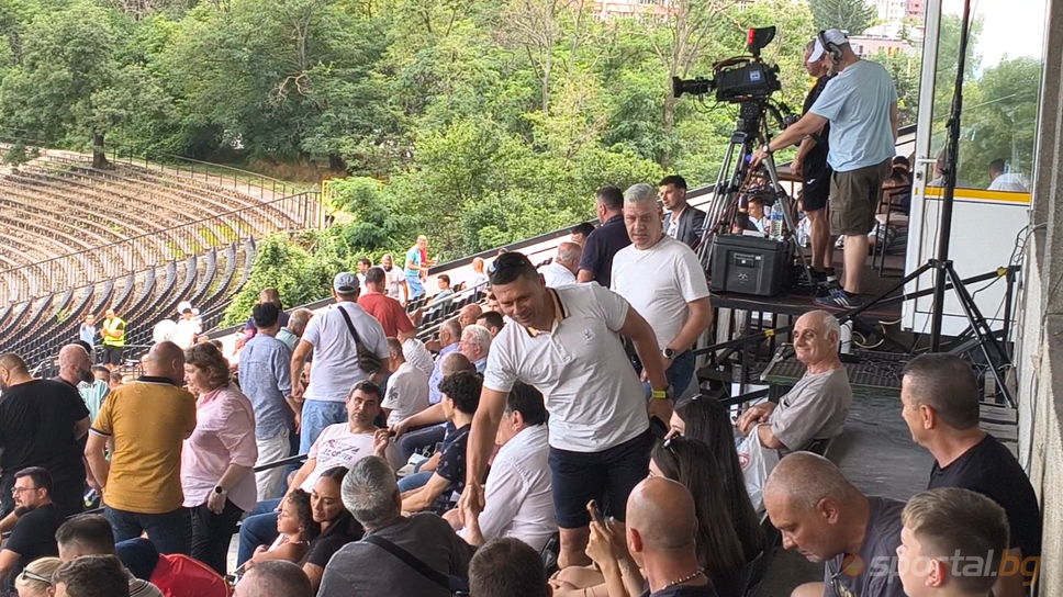Александър Димитров, Стойчо Младенов и куп ръководители гледат Славия - ЦСКА