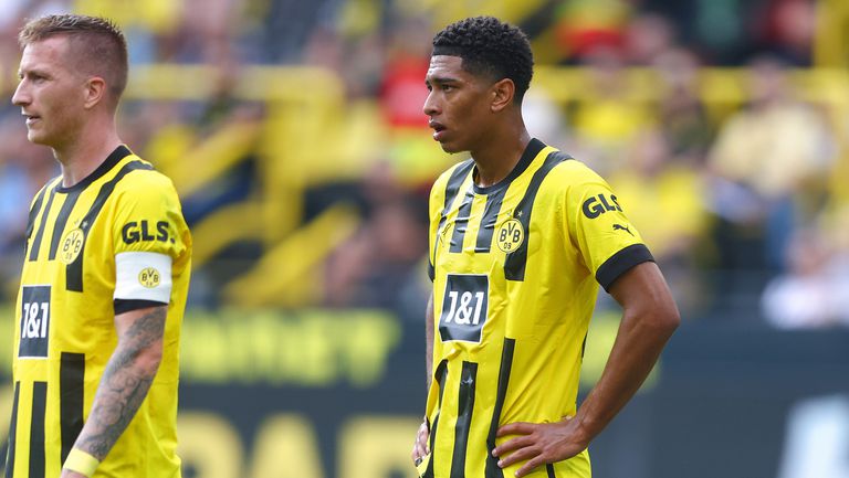 Борусия Дортмунд се сгромоляса по невероятен начин при домакинството си