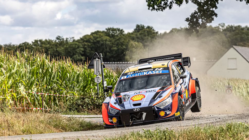 Танак излезе начело, Нювил се провали пред родна публика