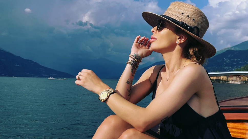 Дъщерята на Стоичков прикова погледите със снимки по бански