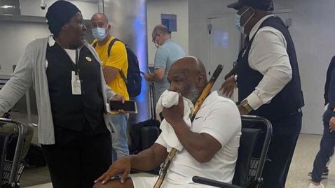  Майк Тайсън в инвалидна количка на летище 