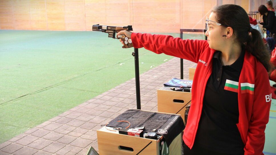 Четири точки разделиха Мирослава Минчева от финал на 10 метра пистолет