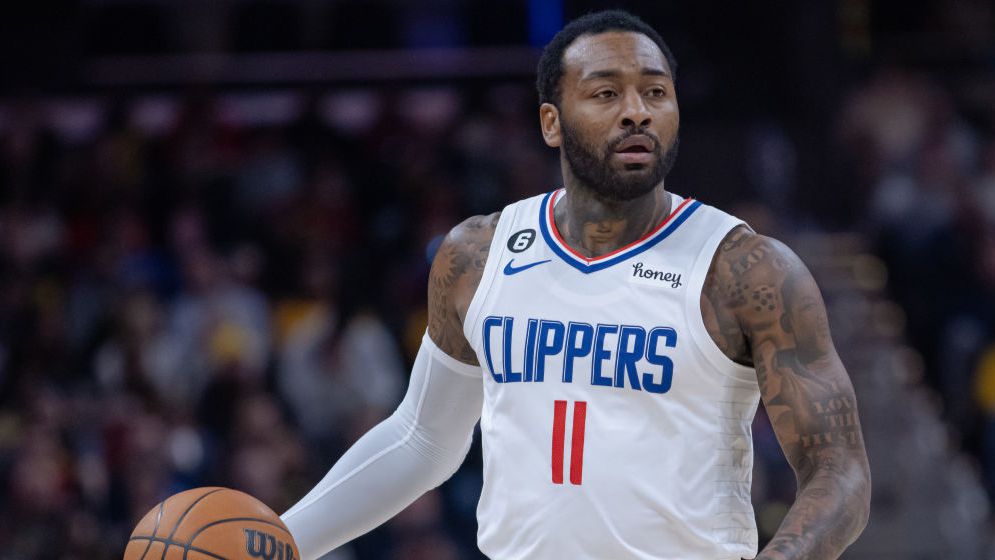 Един от най-експлозивните играчи в НБА окачи кецовете на 34