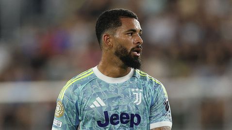 Ювентус се надява с две продажби да осигури пари за трима нови