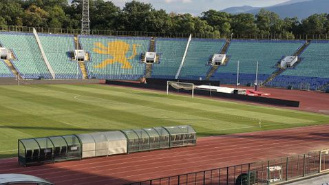  Проблем с терена на “Васил Левски ” преди формалната подготовка на АЗ Алкмаар 