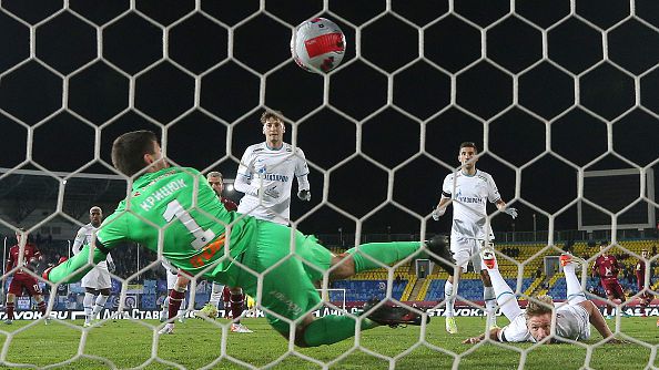 Зенит победи с 3:1 като гoст Рубин и се откъсна на върха в класирането на руската Премиер лига