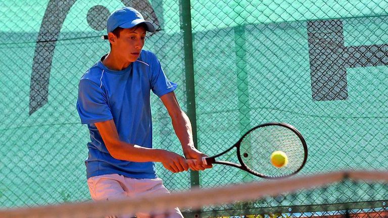 Михаил Иванов преодоля квалификациите на турнира по тенис на червени