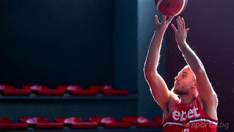  Дамян Минков: Не би трябвало да се прекалява нито с надъхването, нито със спокойствието в мача с Левски 