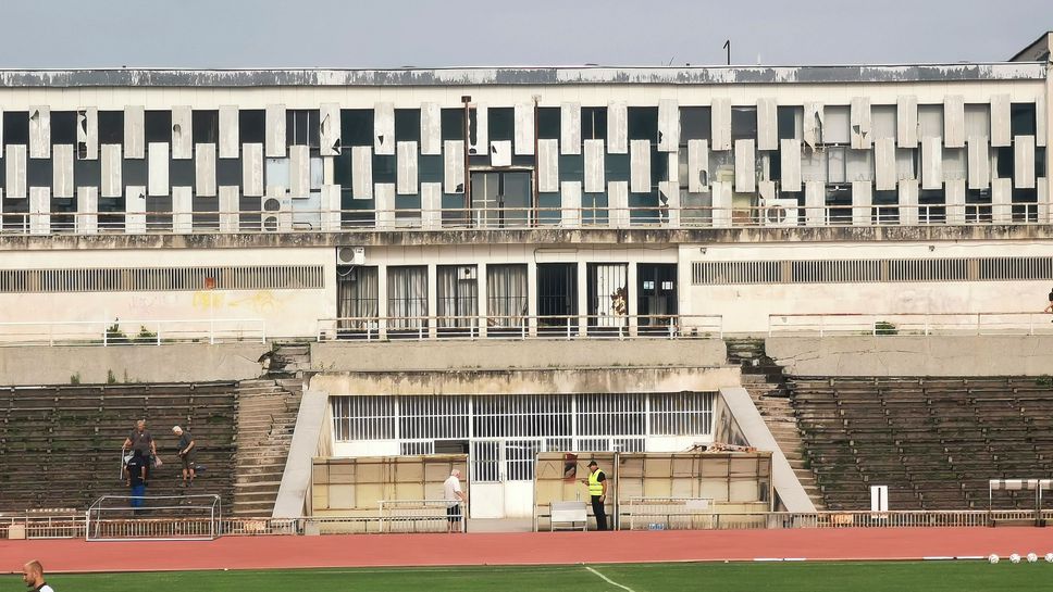 Окаяното състояние на стадион "Пловдив"