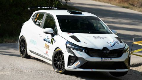  Александър Томов и Еди Сивов водят в рали „ Дряново “ 