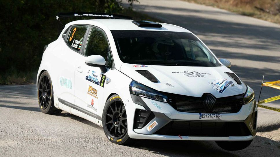 Александър Томов и Еди Сивов Рено Клио Rally3 спечелиха първите