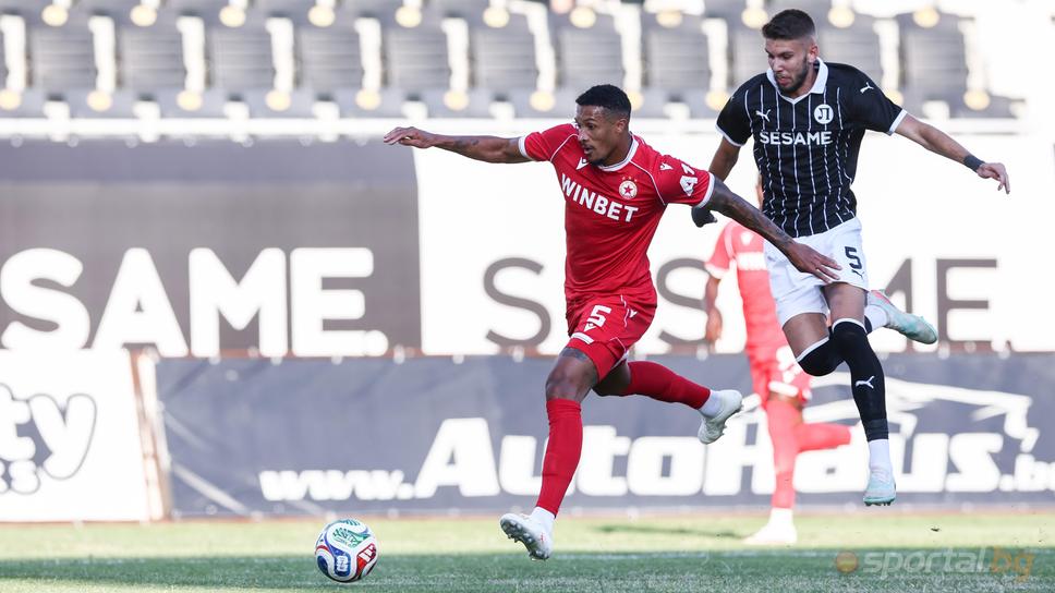 Локо (Пд) 1:0 ЦСКА, двата отбора играят на ужасен терен