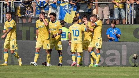 Фрозиноне нанесе първа загуба на Комо и Фабрегас за сезона
