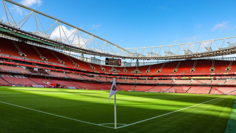 Арсенал приема ПСВ Айндховен в отложен мач от група А
