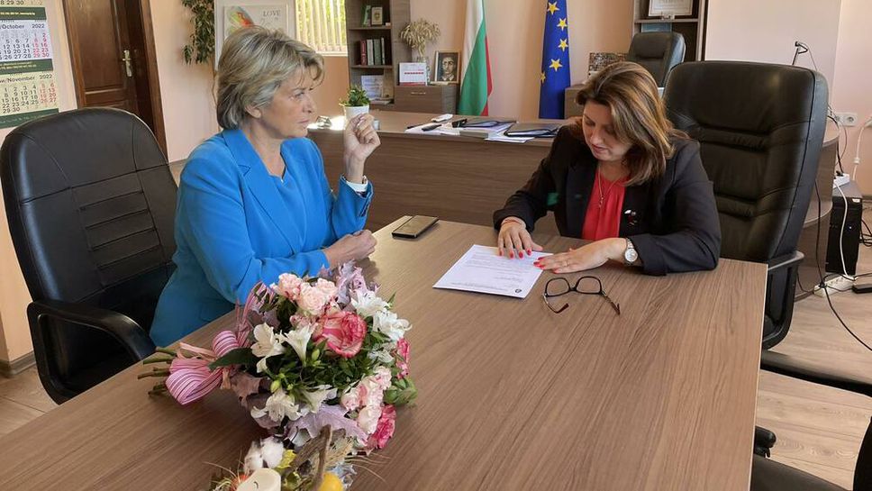 Министър Весела Лечева обсъди в Габрово проблемите със спортната инфраструктура