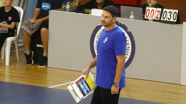 Българският волейболен специалист Атанас Петров подаде оставка като старши треньор