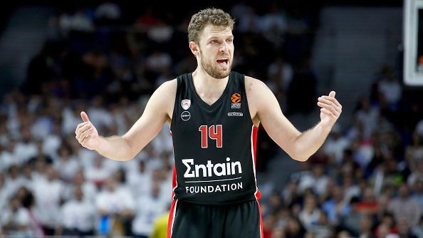 Александър Везенков записа още един силен мач за своя Олимпиакос