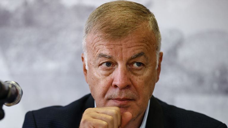 Наско Сираков е провел спешен разговор с кандидат-купувачите на Левски