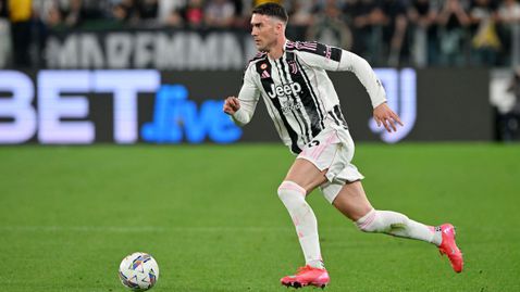 Влахович с нов "ухажор": Тотнъм също посяга към сърбина