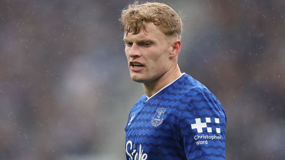 Защитник на Евертън ще се подложи на операция