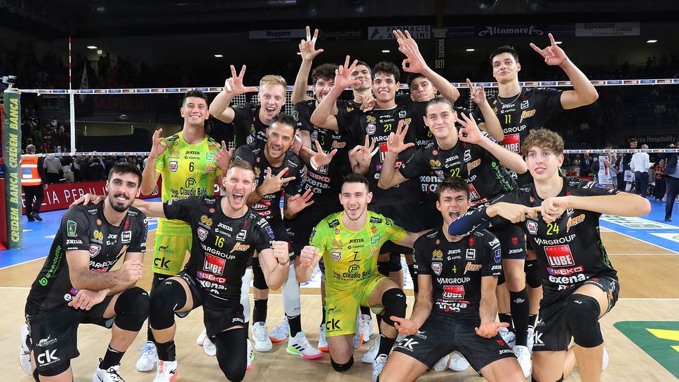 Фантастичен Алекс Николов с 30 точки и MVP, Лубе взе "българското" дерби срещу Гротадзолина на старта