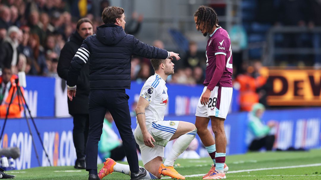 Разследват бивш халф на Ман Юнайтед за агресия срещу фен на Лийдс