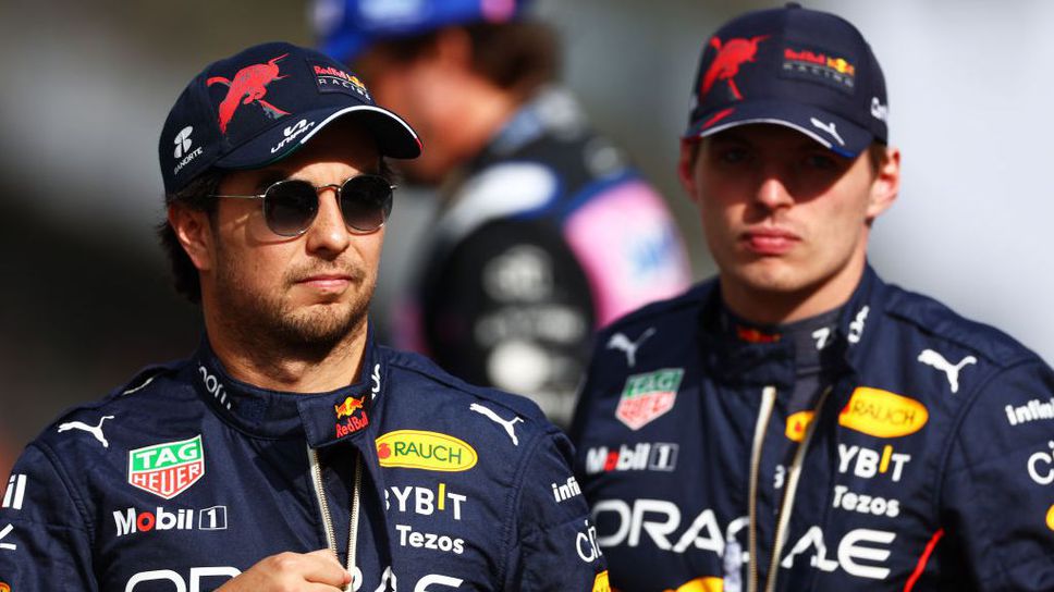 Верстапен: Не знам какво става в главата на Перес