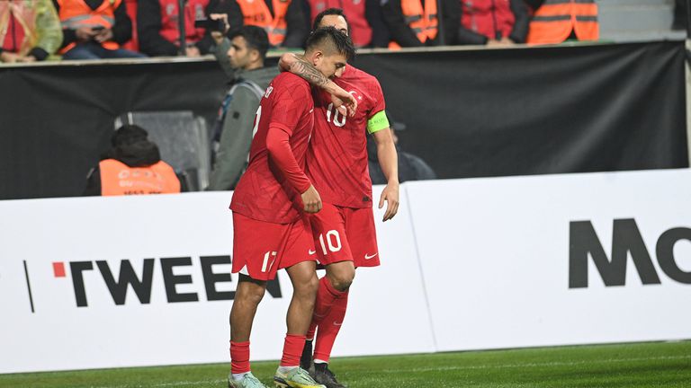 С гол на Хакан Чалханоолу 20 минути преди края Турция