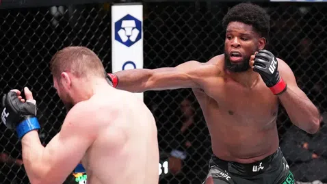 Кенеди Нзечукву нокаутира Йон Куцелаба и го засили към изхода на UFC