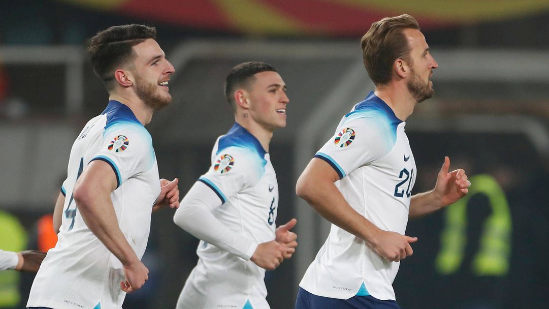 Англия изигра още един слаб мач и зарадва феновете в Скопие, но изпълни последната си цел в квалификациите