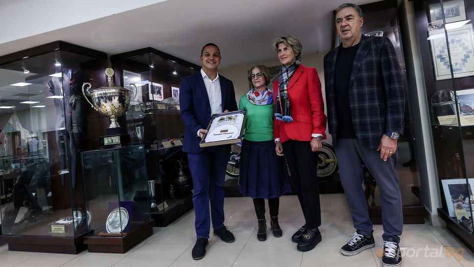 Плувецът Цанко Цанков дари на Музея на спорта плувната си