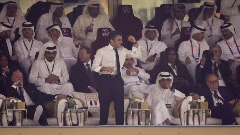 Френският президент Еманюел Макрон определено беше сред най емоционалните фенове по